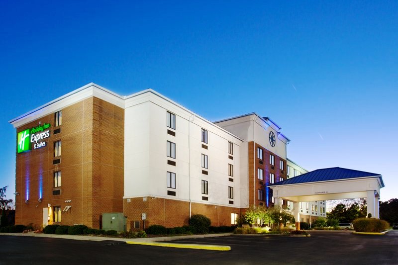 Holiday Inn Express & Suites® Columbus Airport