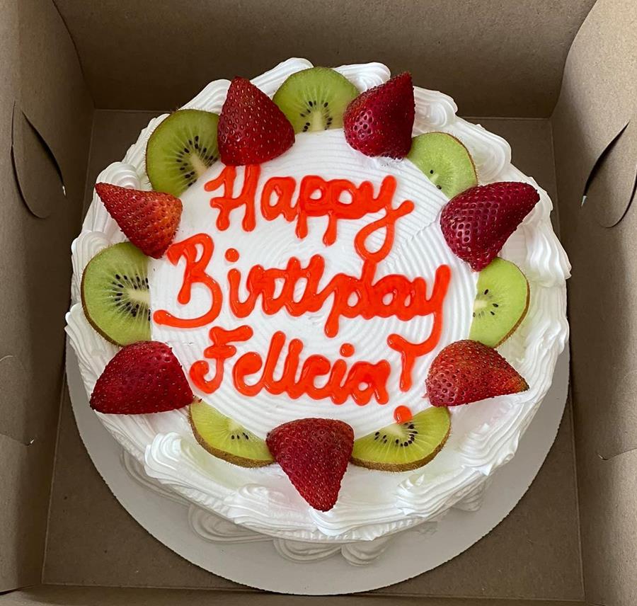 Visit Gahanna Ultimate Foodie Experience Golden Delight Bakery Strawberry Kiwi Cake
